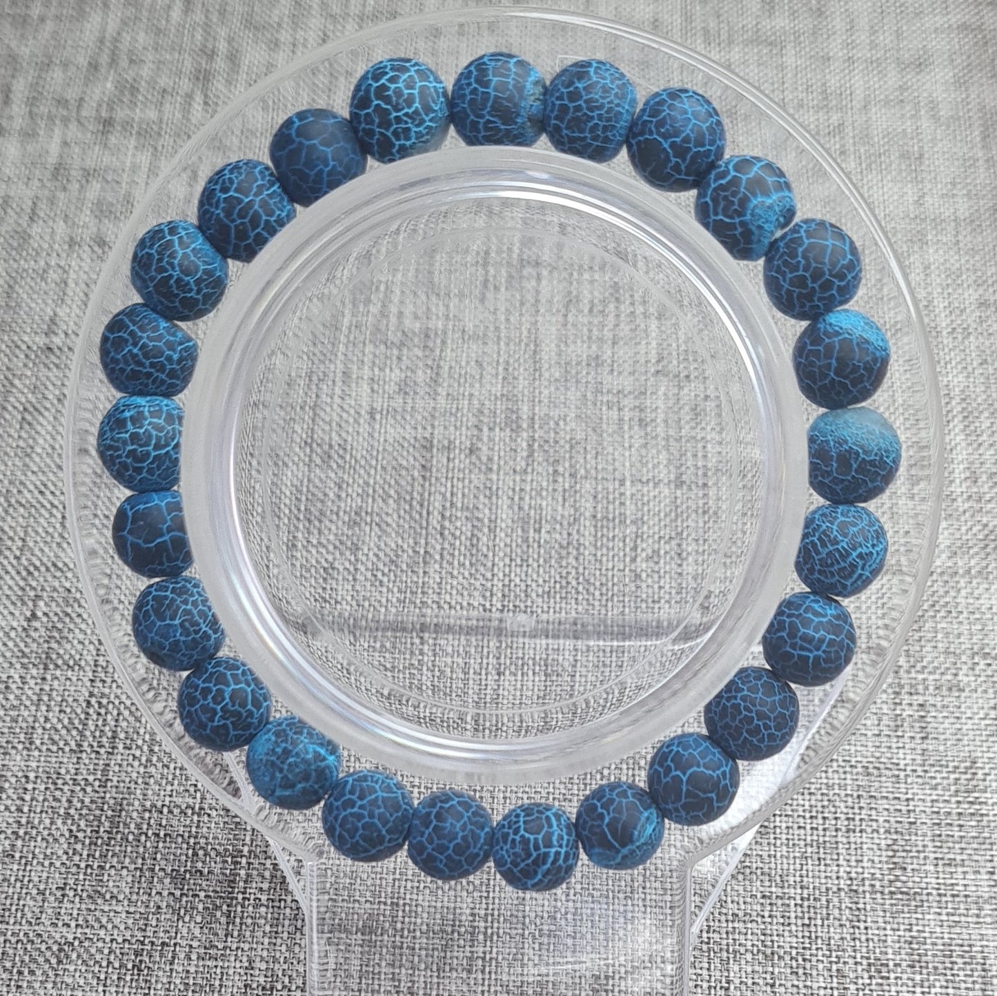 Bracelet en agate bleue craquelée:Élégance et sérénité en une seule pièce.