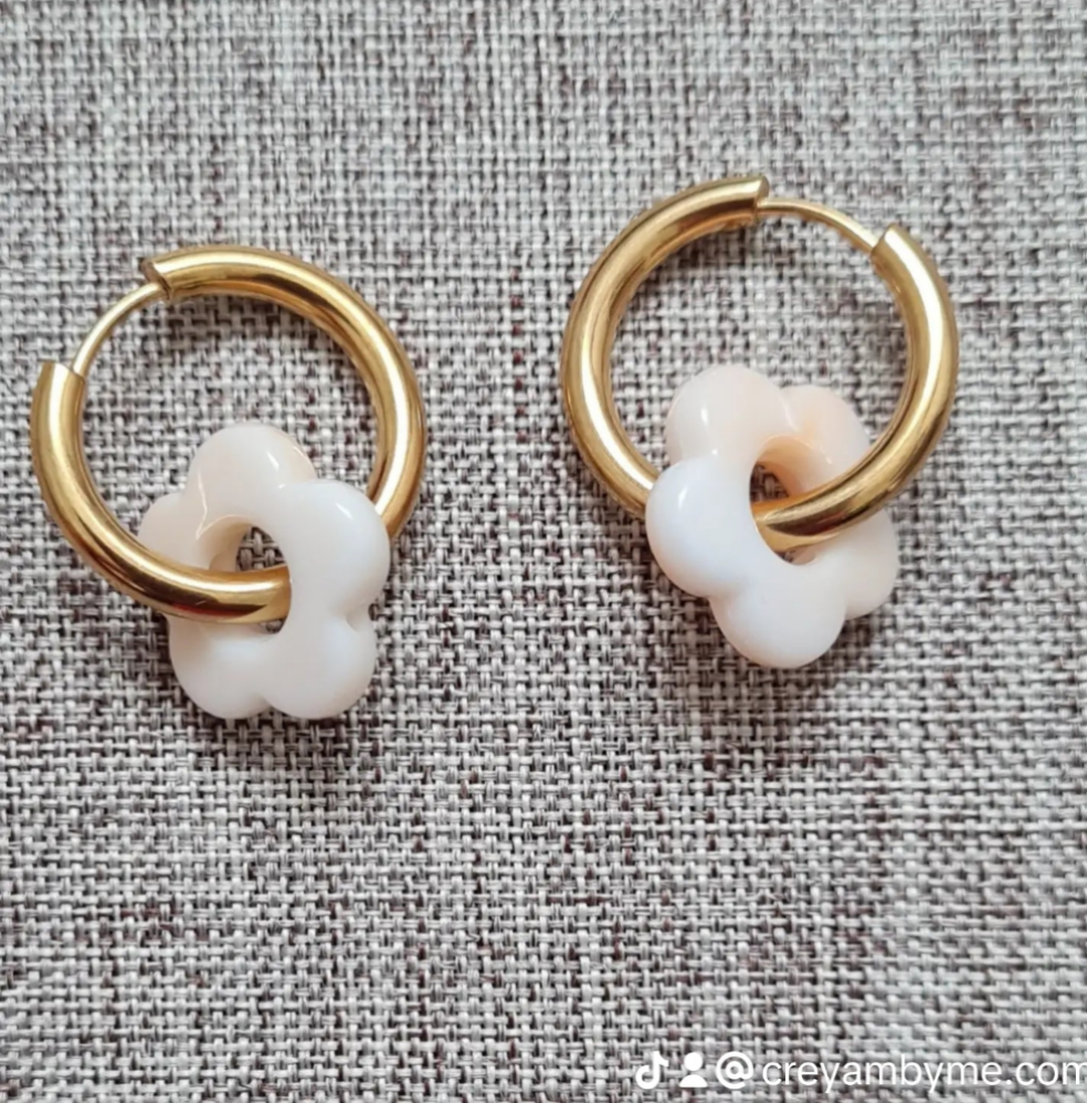 Boucles d'oreilles doré et blanches