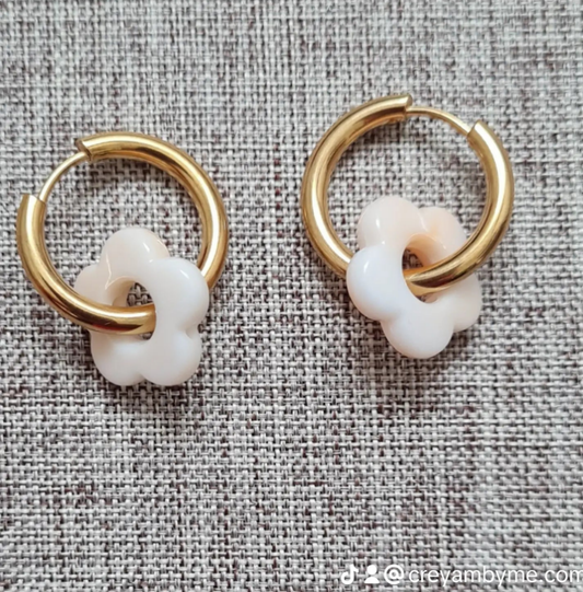 Boucles d'oreilles doré et blanches